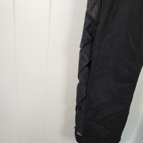 Lululemon Var City Crop Black Leggings Criss Cross Size 6 Activewear Workout Gym - Picture 5 of 10